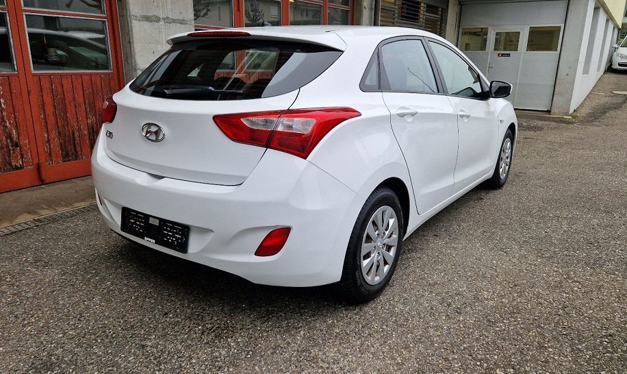 HYUNDAI i30 1.4 Pica, Benzin, Occasion / Gebraucht, Handschaltung - 4