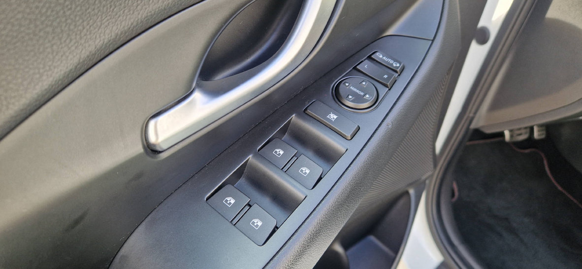 HYUNDAI i30 1.5 T-GDi N-Line, Mild-Hybrid Benzin/Elektro, Occasion / Gebraucht, Automatik - 4