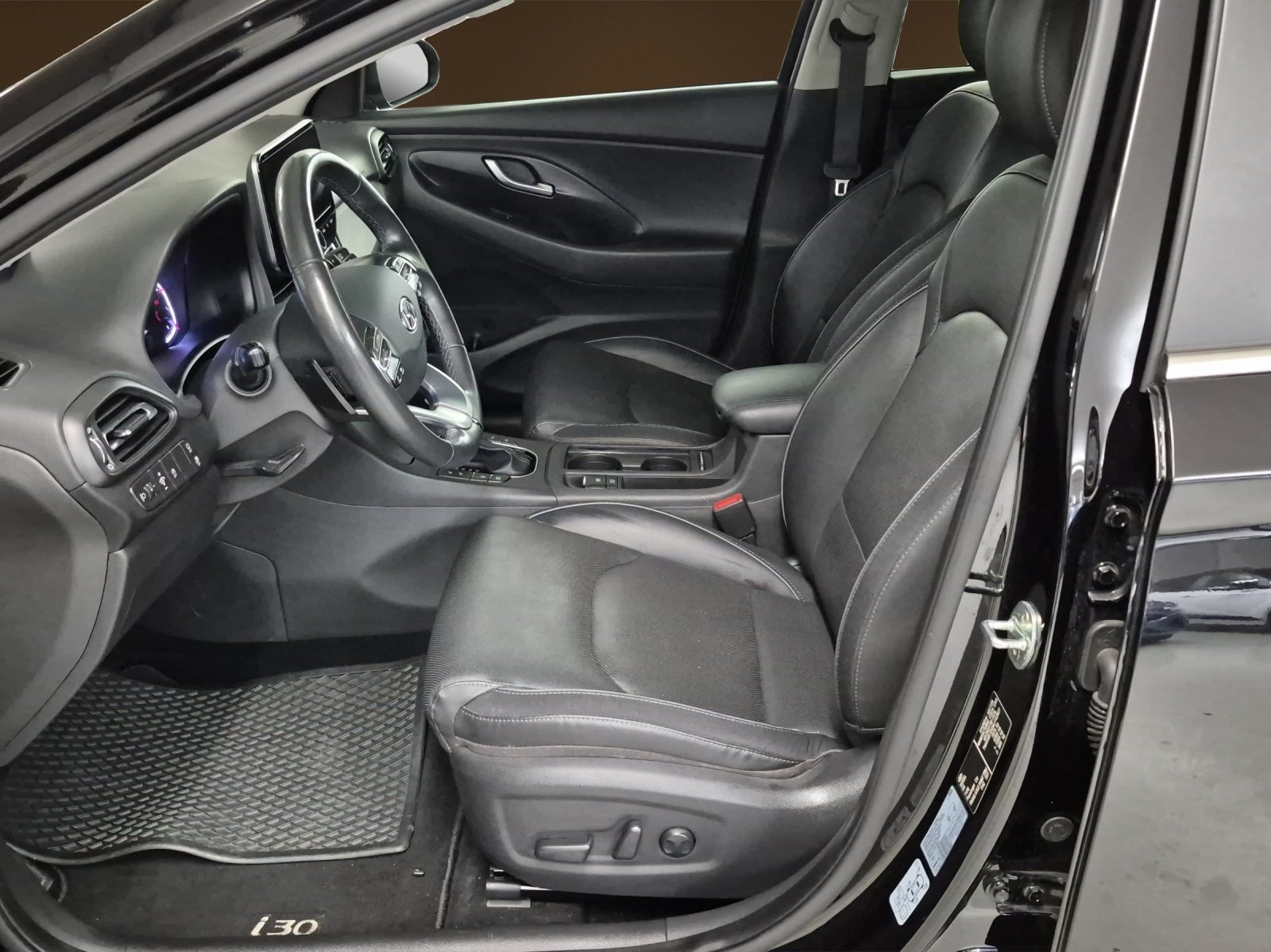 HYUNDAI i30 1.5 T-GDi Vertex, Mild-Hybrid Benzin/Elektro, Occasion / Gebraucht, Automatik - 6
