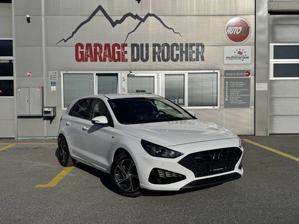 HYUNDAI i30 1.5 T-GDi Amplia