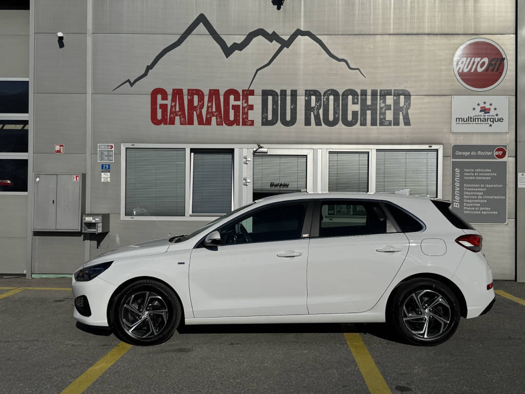 HYUNDAI i30 1.5 T-GDi Amplia, Mild-Hybrid Petrol/Electric, Second hand / Used, Automatic - 3