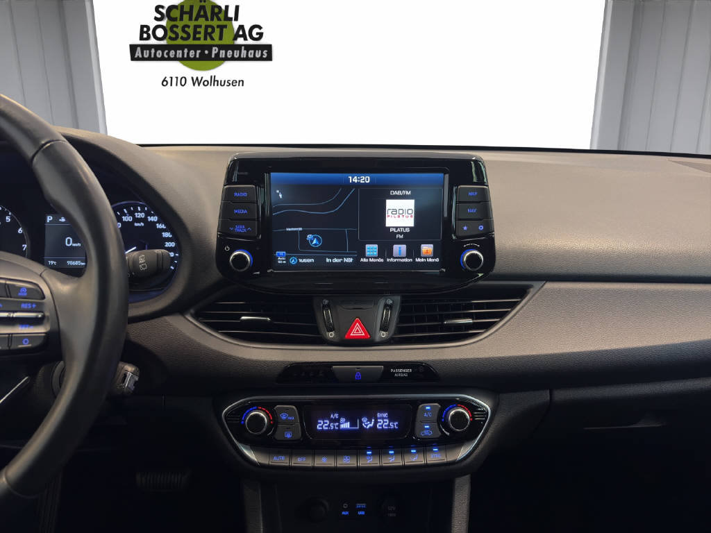 HYUNDAI i30 1.4 T-GDi Amplia, Benzin, Occasion / Gebraucht, Automatik - 6