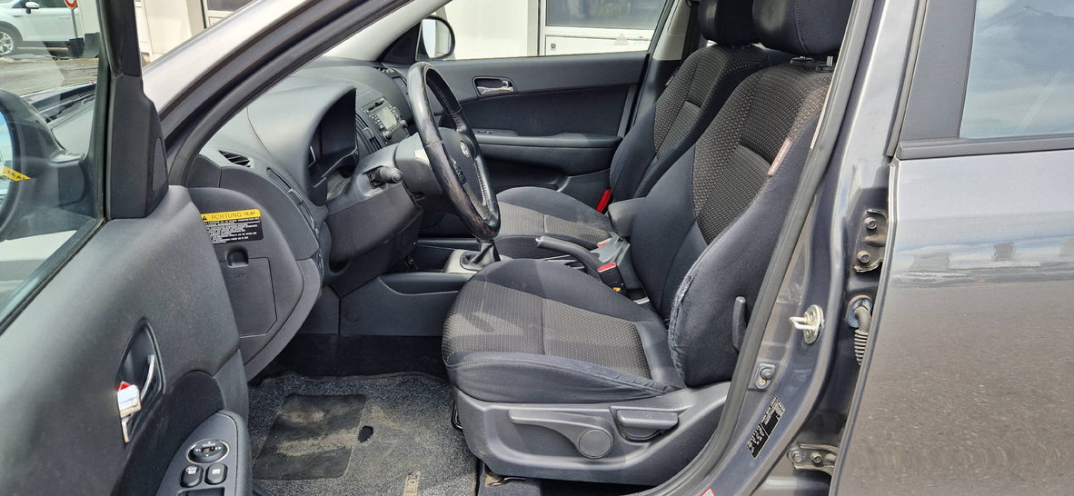 HYUNDAI i30 1.6 CRDi Style, Diesel, Occasion / Gebraucht, Handschaltung - 4