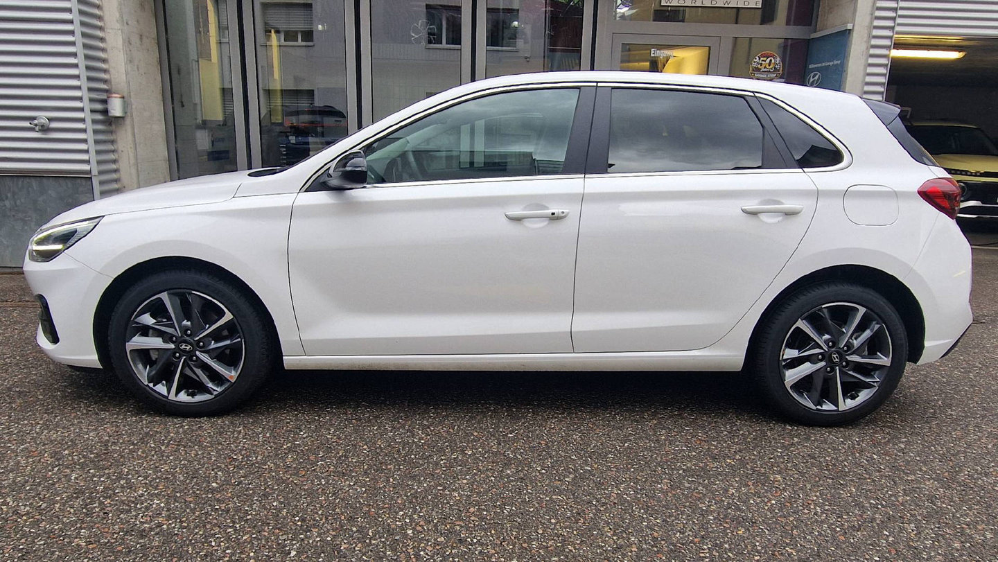 HYUNDAI i30 1.5 T-GDi Vertex, Mild-Hybrid Benzin/Elektro, Occasion / Gebraucht, Automatik - 2