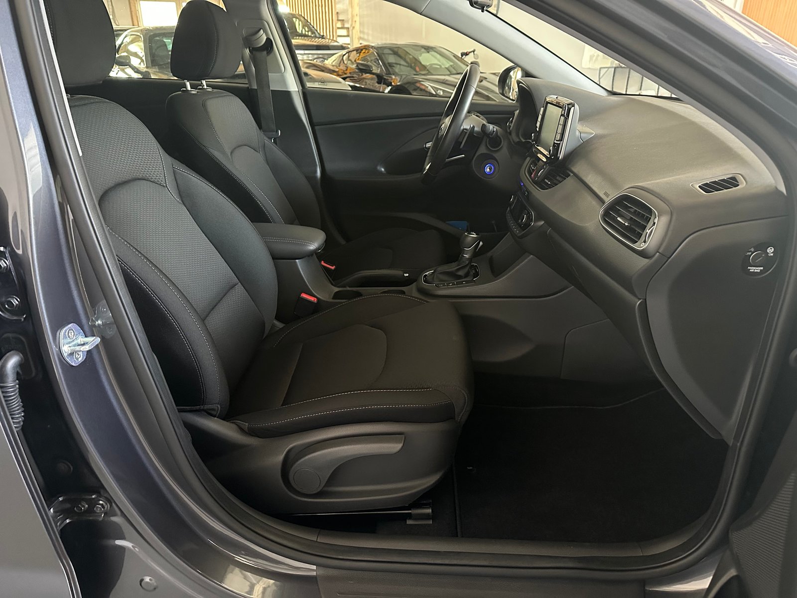 HYUNDAI i30 1.4 T-GDI Amplia DCT, Petrol, Second hand / Used, Automatic - 5