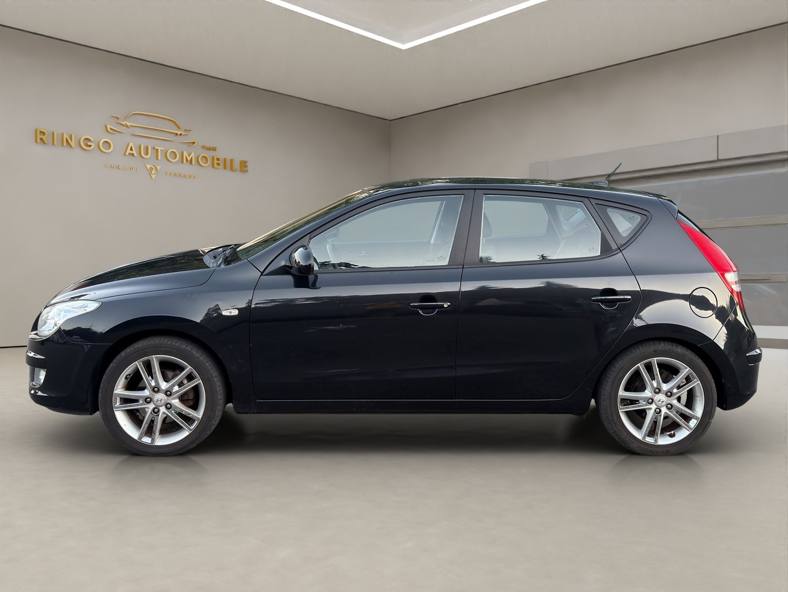 HYUNDAI i30 2.0 Premium, Petrol, Second hand / Used, Manual - 4