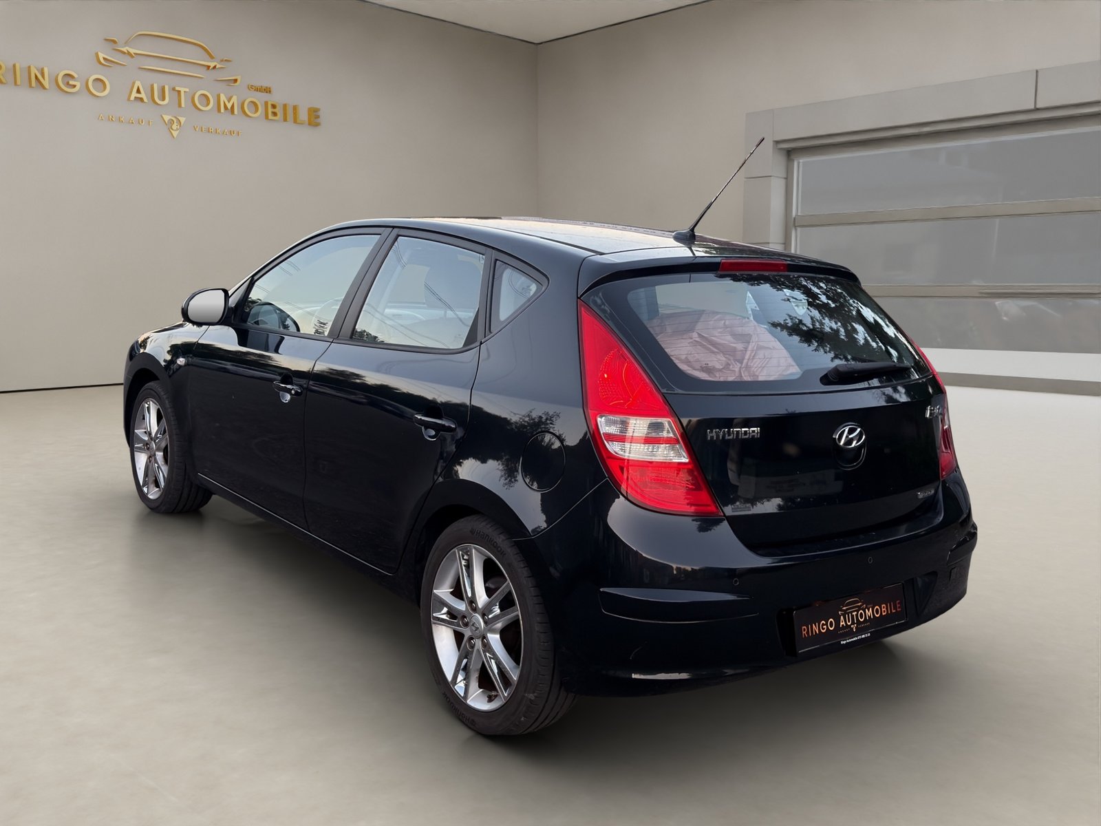 HYUNDAI i30 2.0 Premium, Petrol, Second hand / Used, Manual - 5