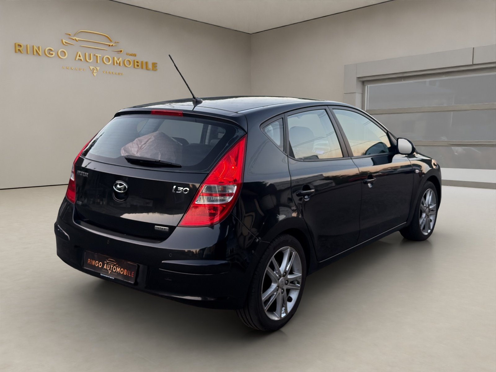 HYUNDAI i30 2.0 Premium, Petrol, Second hand / Used, Manual - 7
