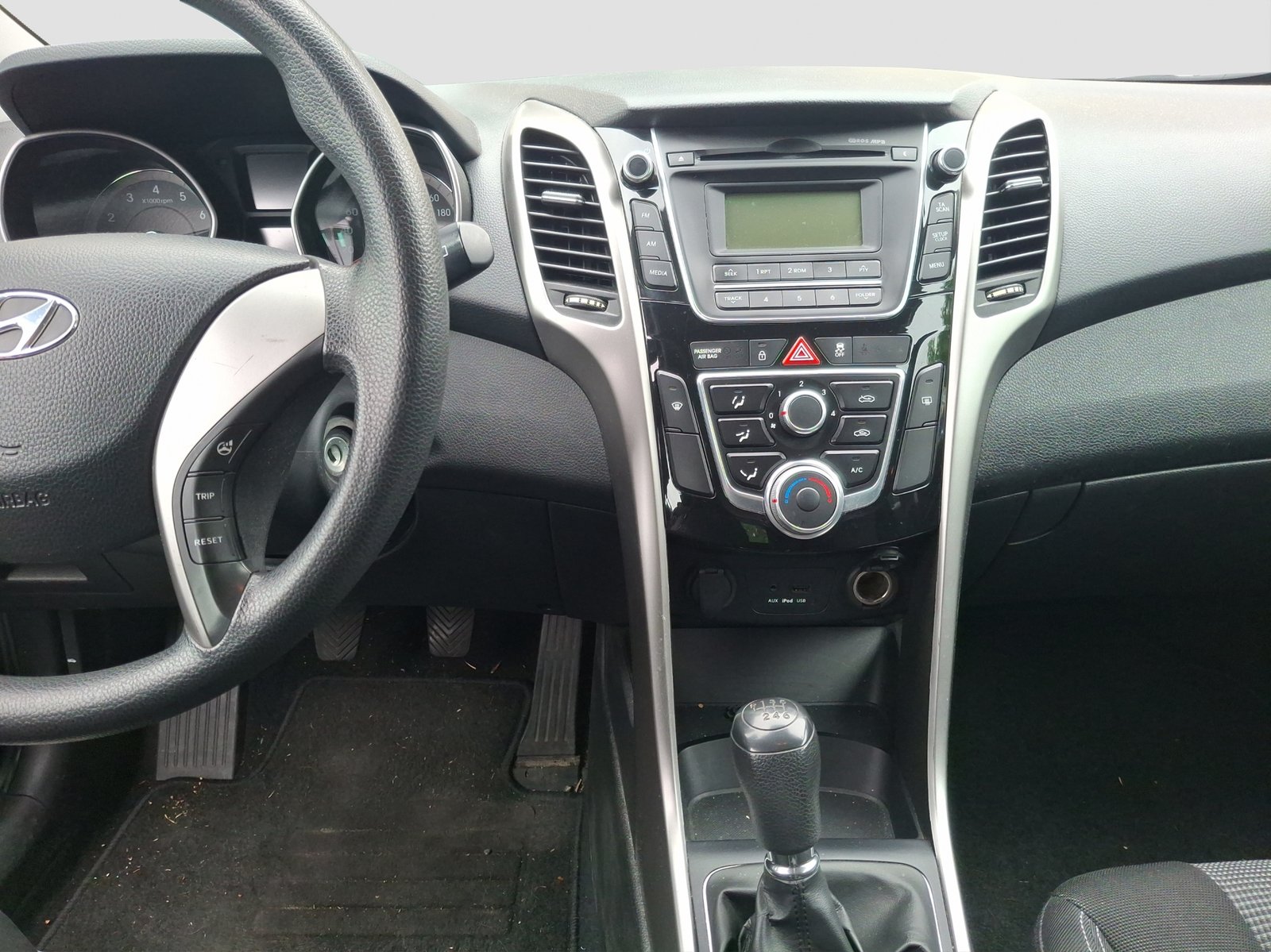 HYUNDAI i30 1.4 Comfort, Essence, Occasion / Utilisé, Manuelle - 6