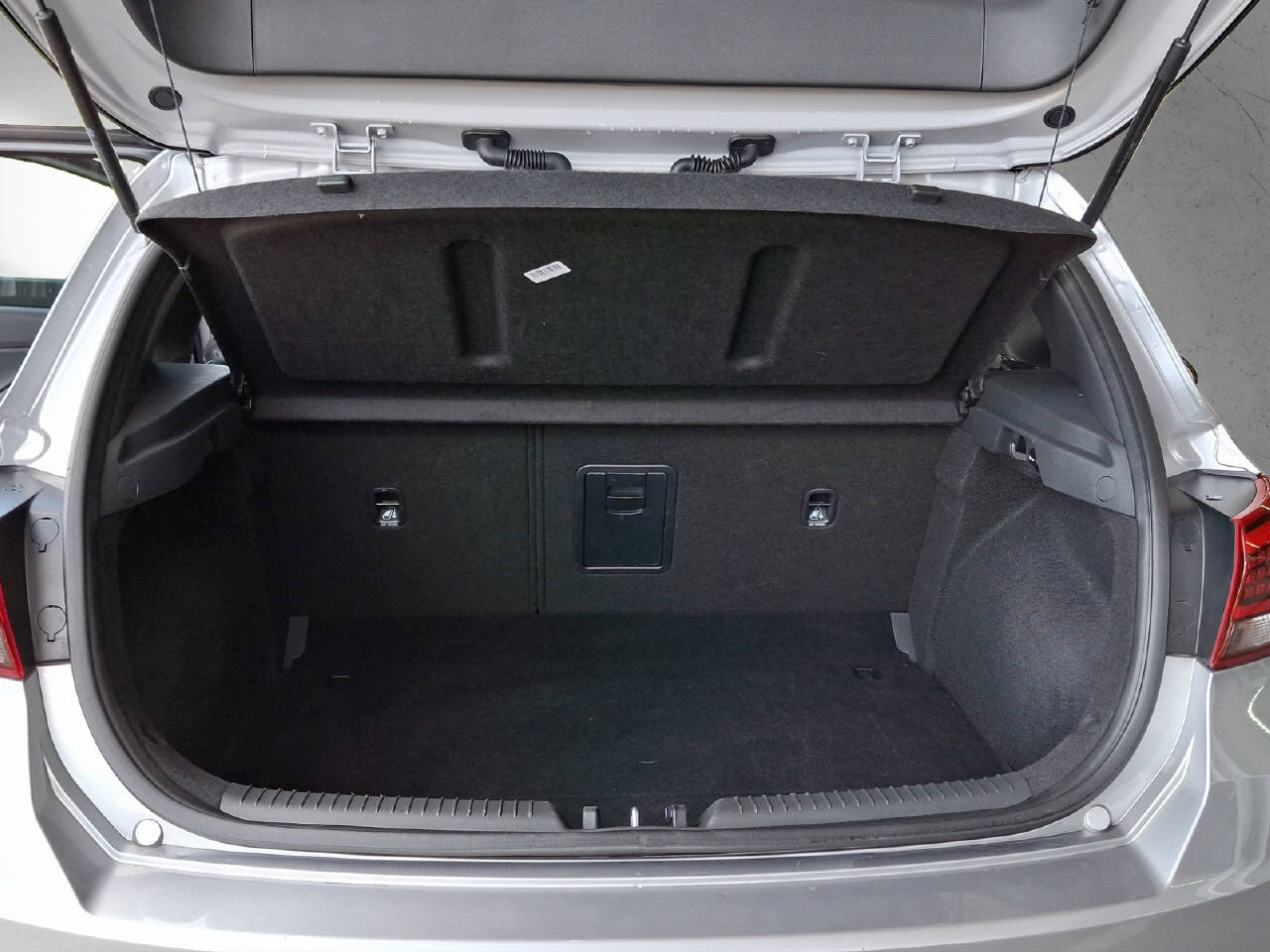 HYUNDAI i30 1.5 T-GDi Vertex, Mild-Hybrid Benzin/Elektro, Occasion / Gebraucht, Automatik - 6