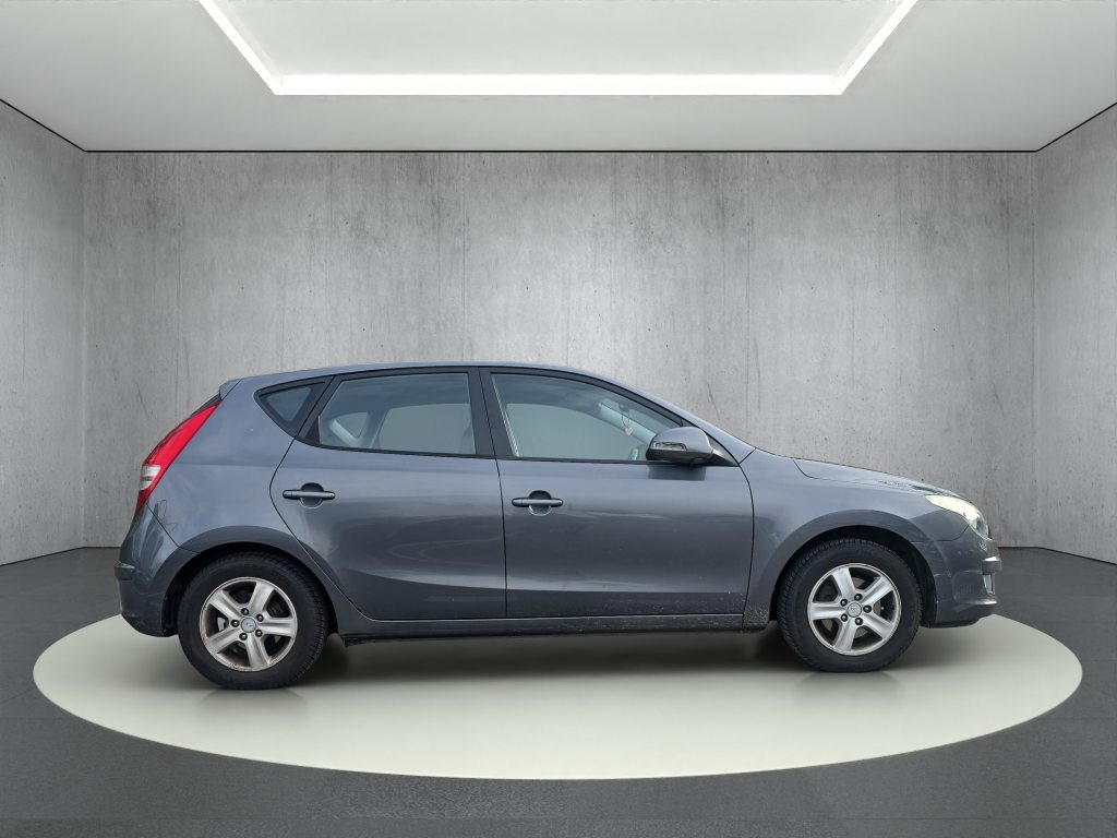 HYUNDAI I30 1.6 Style, Essence, Occasion / Utilisé, Manuelle - 7