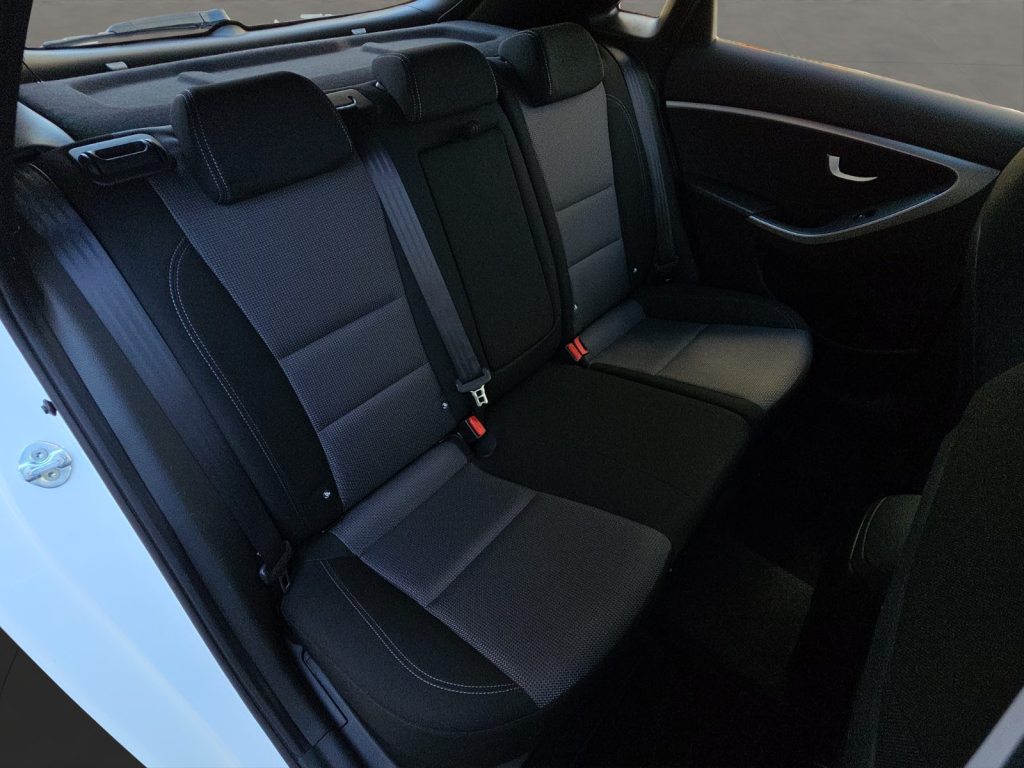 HYUNDAI I30 1.6 GDi Plena, Petrol, Second hand / Used, Manual - 6