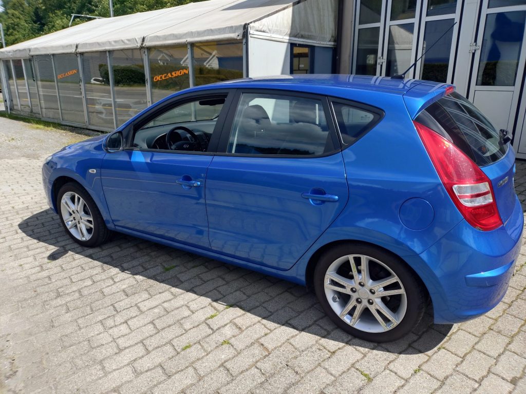 HYUNDAI I30 2.0 Premium, Essence, Occasion / Utilisé, Automatique - 2