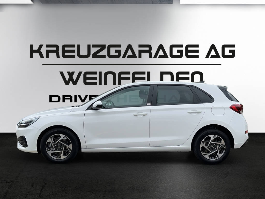 HYUNDAI i30 1.5 T-GDi Amplia, Mild-Hybrid Benzin/Elektro, Vorführwagen, Automatik - 3