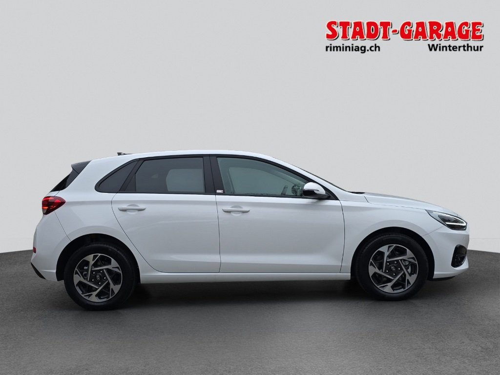 HYUNDAI i30 1.5 T-GDi Amplia, Mild-Hybrid Benzin/Elektro, Vorführwagen, Automatik - 3