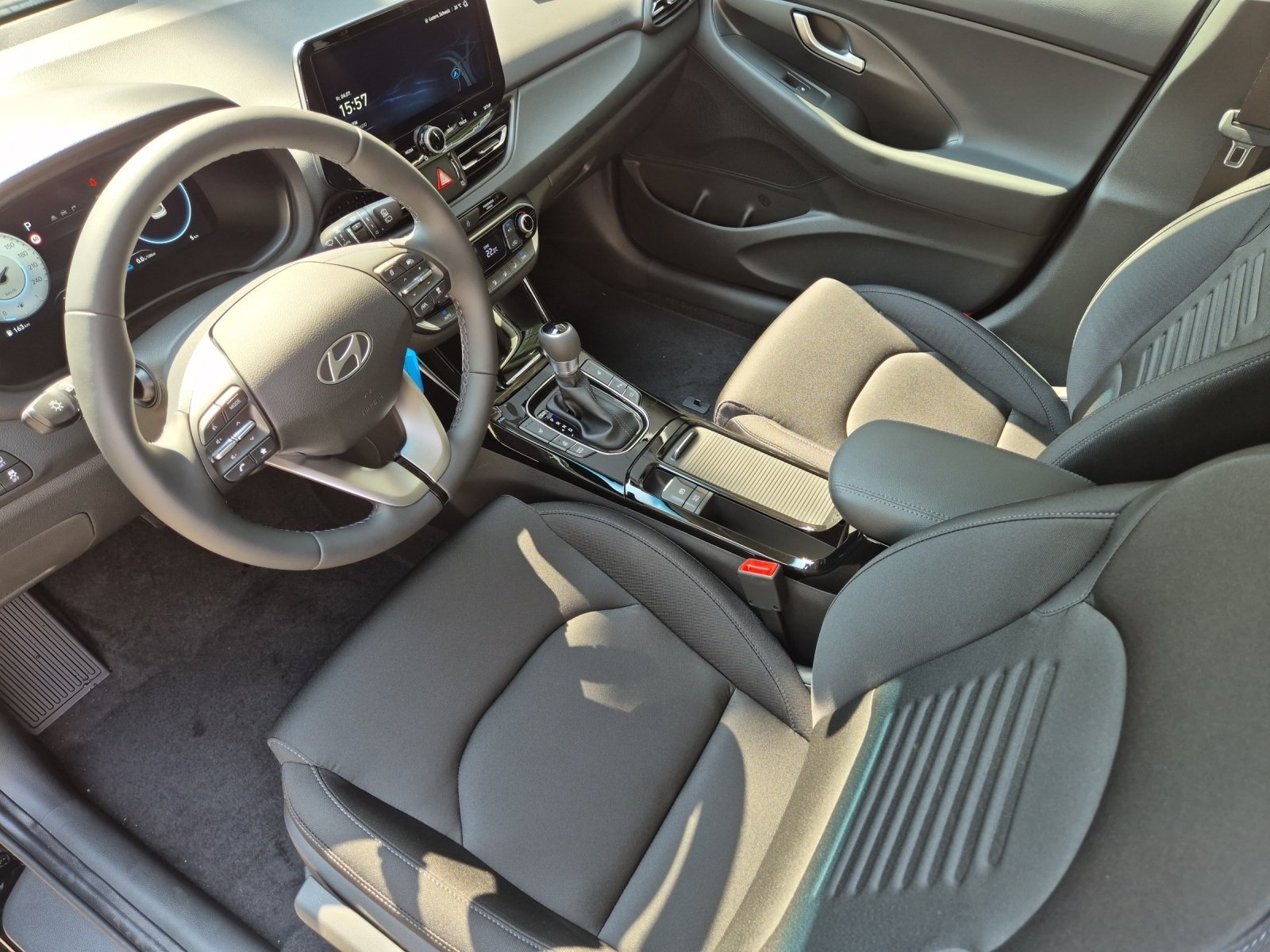 HYUNDAI i30 1.5 T-GDi Amplia, Mild-Hybrid Petrol/Electric, Ex-demonstrator, Automatic - 5