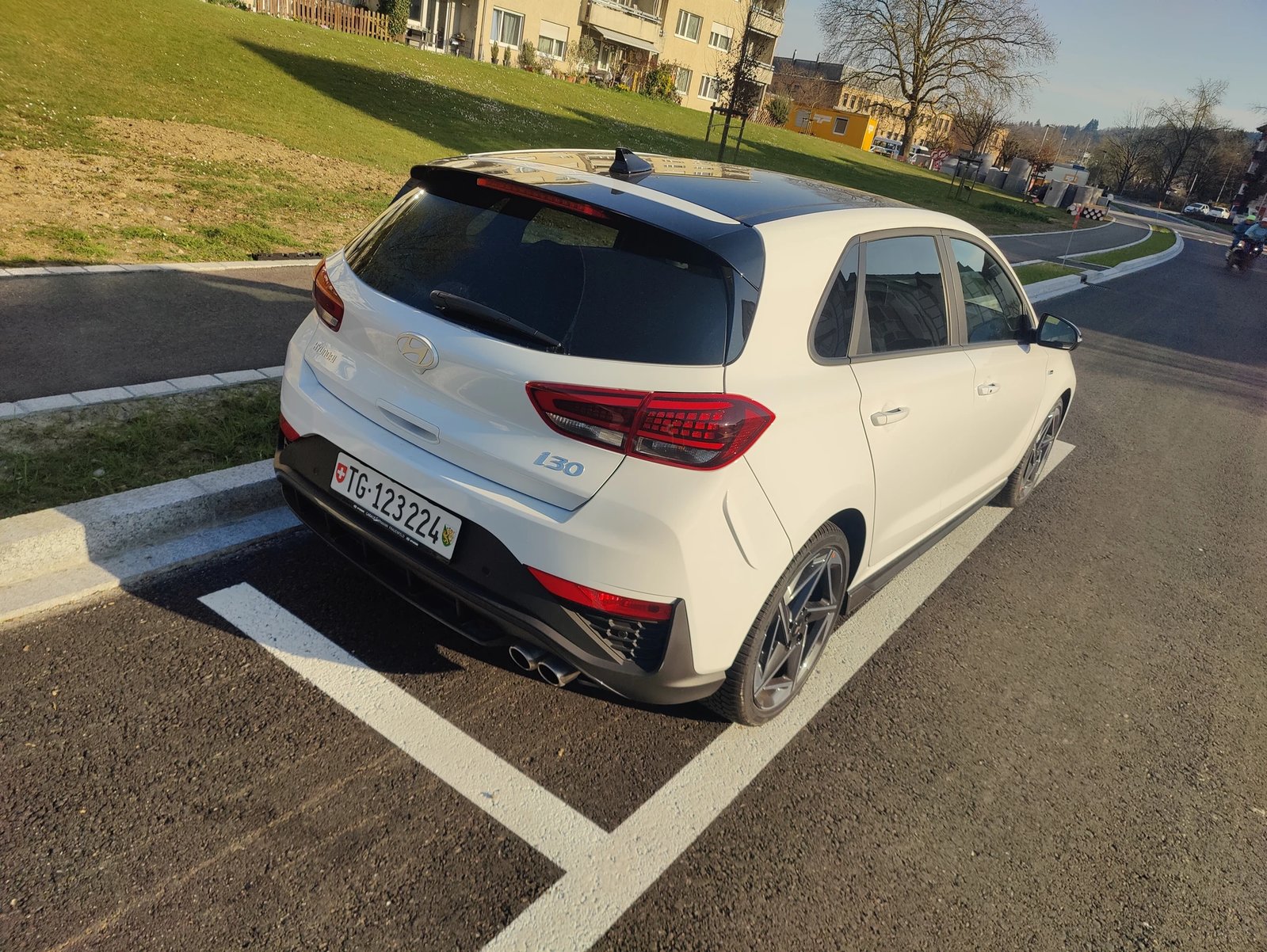 HYUNDAI i30 Fastback 1.5 T-GDi N-Line, Full-Hybrid Petrol/Electric, Ex-demonstrator, Manual - 4