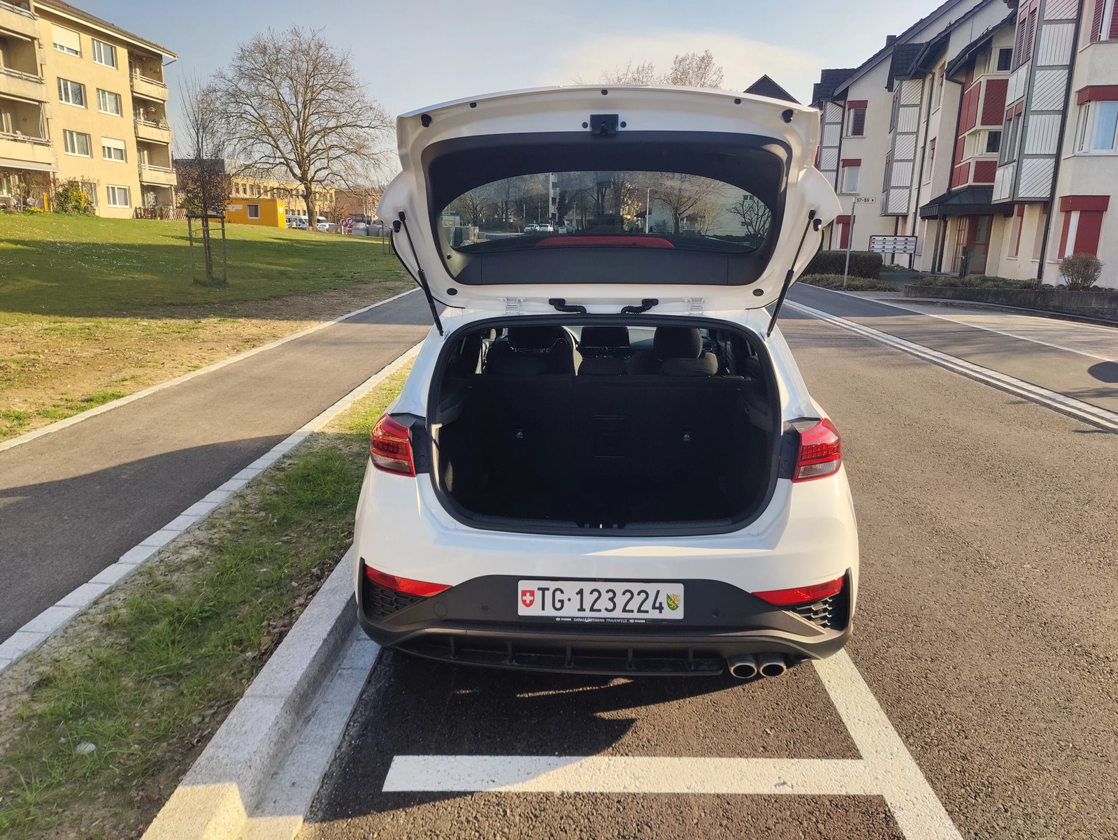 HYUNDAI i30 Fastback 1.5 T-GDi N-Line, Full-Hybrid Petrol/Electric, Ex-demonstrator, Manual - 6