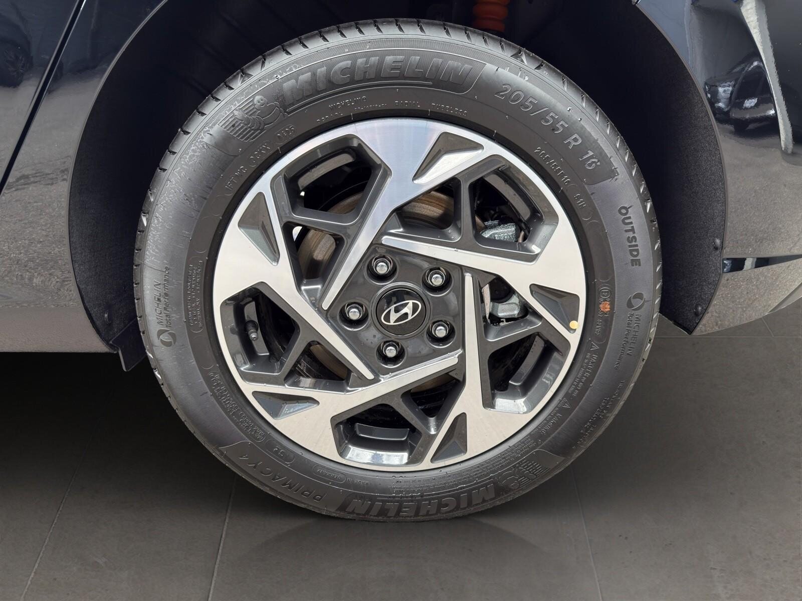 HYUNDAI i30 1.5 T-GDi Amplia, Mild-Hybrid Petrol/Electric, Ex-demonstrator, Automatic - 6