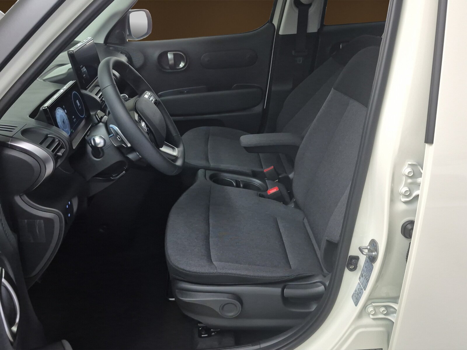 HYUNDAI Inster 49 kWh Electric Amplia, Elektro, Neu, Automatik - 6