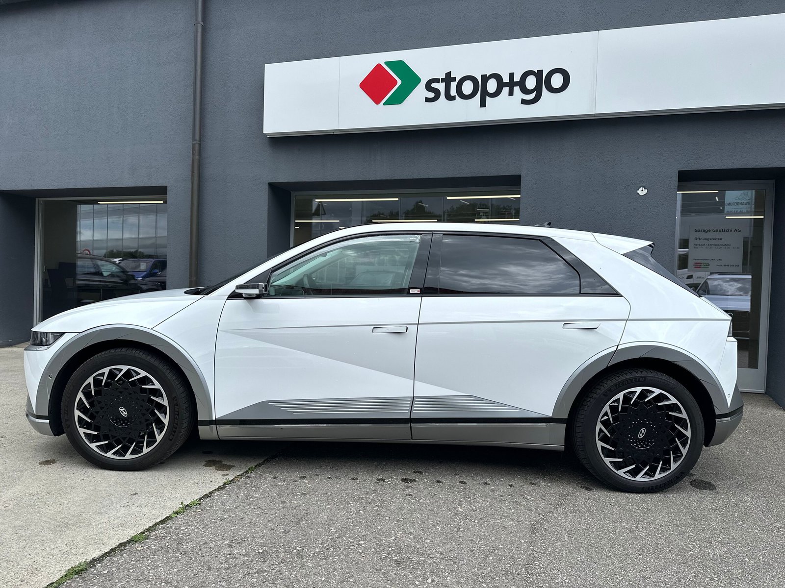 HYUNDAI Ioniq 5 77kWh Vertex 4WD, Electric, Second hand / Used, Automatic - 3