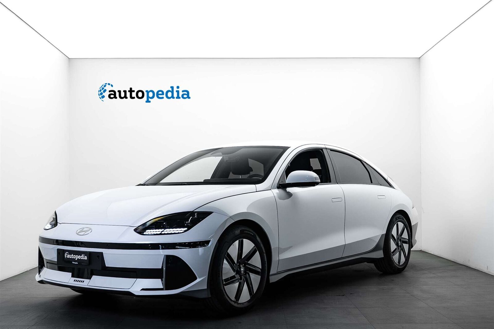 HYUNDAI Ioniq 6 77kWh Plus Line 325PS 4WD Automat