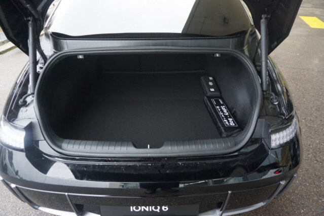 HYUNDAI Ioniq 6 77kWh Launch 4WD, Second hand / Used, Automatic - 6