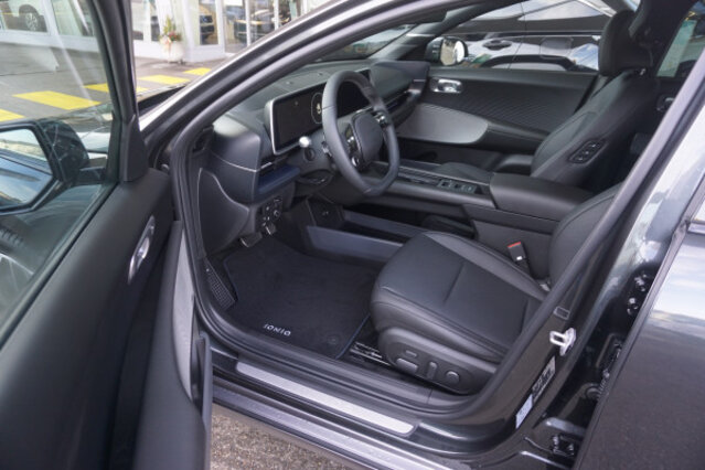 HYUNDAI Ioniq 6 77kWh Launch 4WD, Second hand / Used, Automatic - 6