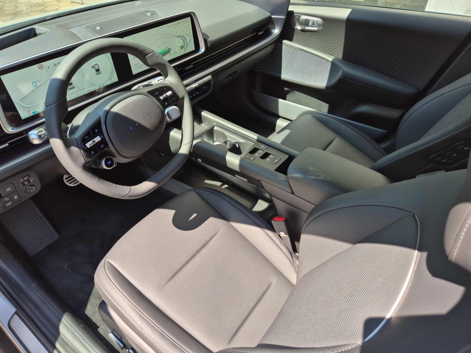 HYUNDAI Ioniq 6 Launch Edition 4WD, Electric, Ex-demonstrator, Automatic - 5