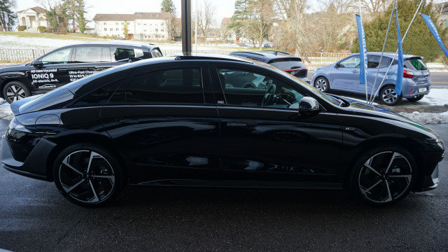 HYUNDAI Ioniq 6 84kWh N Line 4WD, Ex-demonstrator, Automatic - 4