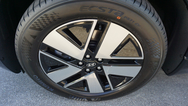 HYUNDAI Ioniq 9 110kWh Vertex 4WD, Ex-demonstrator, Automatic - 7