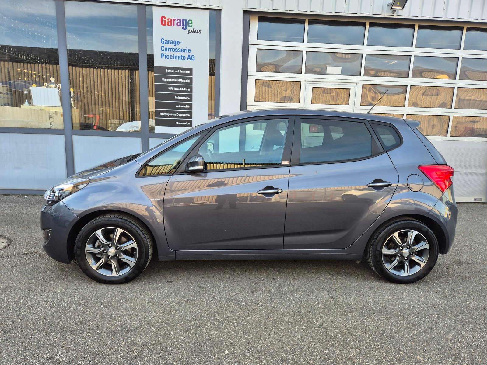HYUNDAI iX20 1.6 Amplia Automatic, Benzin, Occasion / Gebraucht, Automatik - 2