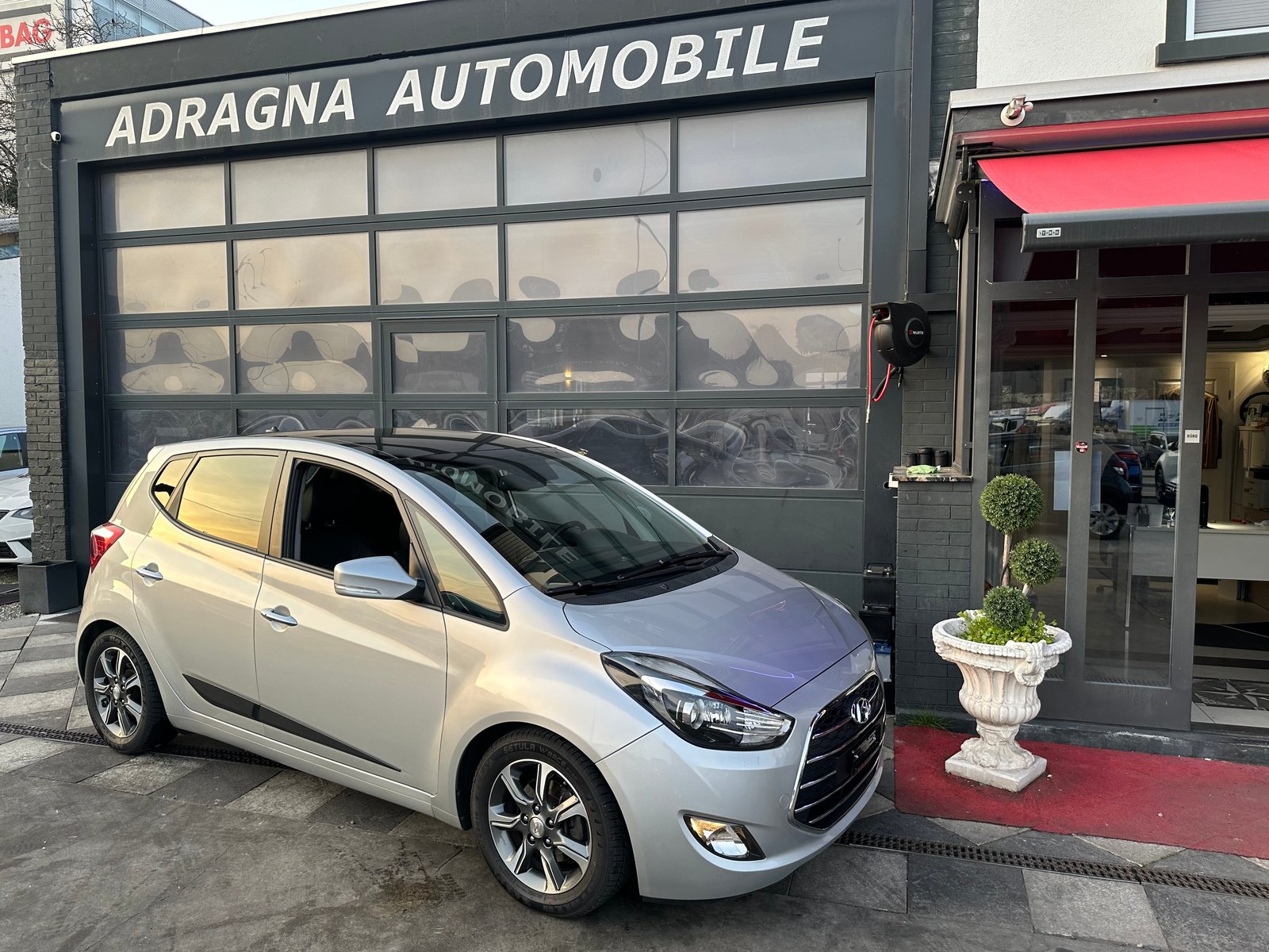 HYUNDAI iX20 1.6 Vertex Automatic, Benzin, Occasion / Gebraucht, Automatik - 2