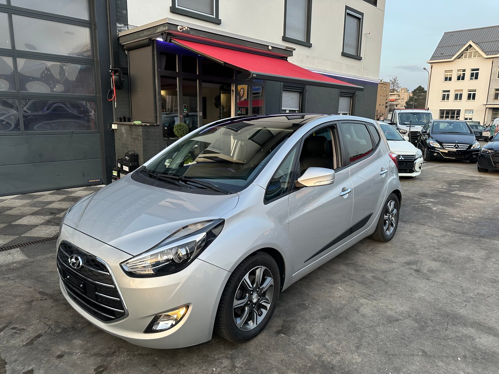 HYUNDAI iX20 1.6 Vertex Automatic, Benzin, Occasion / Gebraucht, Automatik - 4