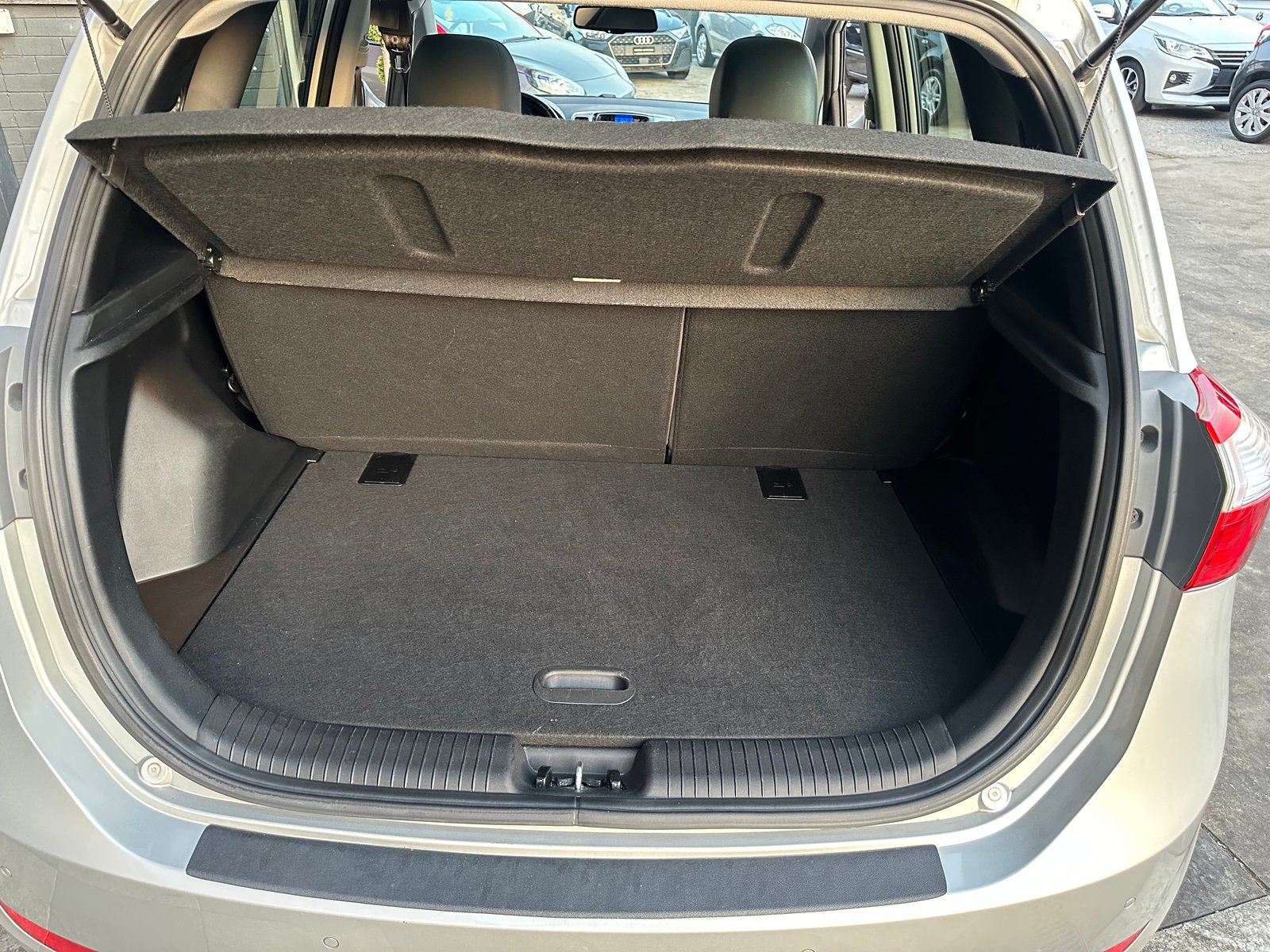 HYUNDAI iX20 1.6 Vertex Automatic, Benzin, Occasion / Gebraucht, Automatik - 7