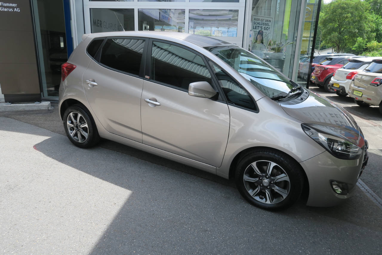 HYUNDAI ix20 1.6 Amplia, Benzin, Occasion / Gebraucht, Automatik - 2