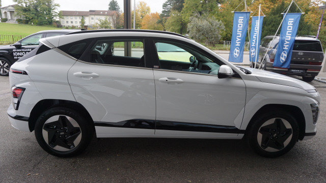 HYUNDAI Kona EV 65.4 kWh Origo, Ex-demonstrator, Automatic - 4