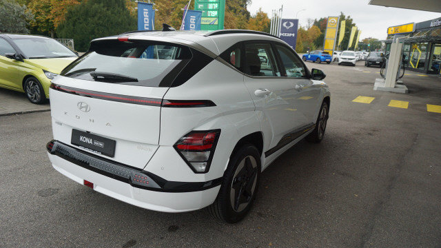 HYUNDAI Kona EV 65.4 kWh Origo, Ex-demonstrator, Automatic - 5