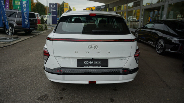 HYUNDAI Kona EV 65.4 kWh Origo, Ex-demonstrator, Automatic - 6