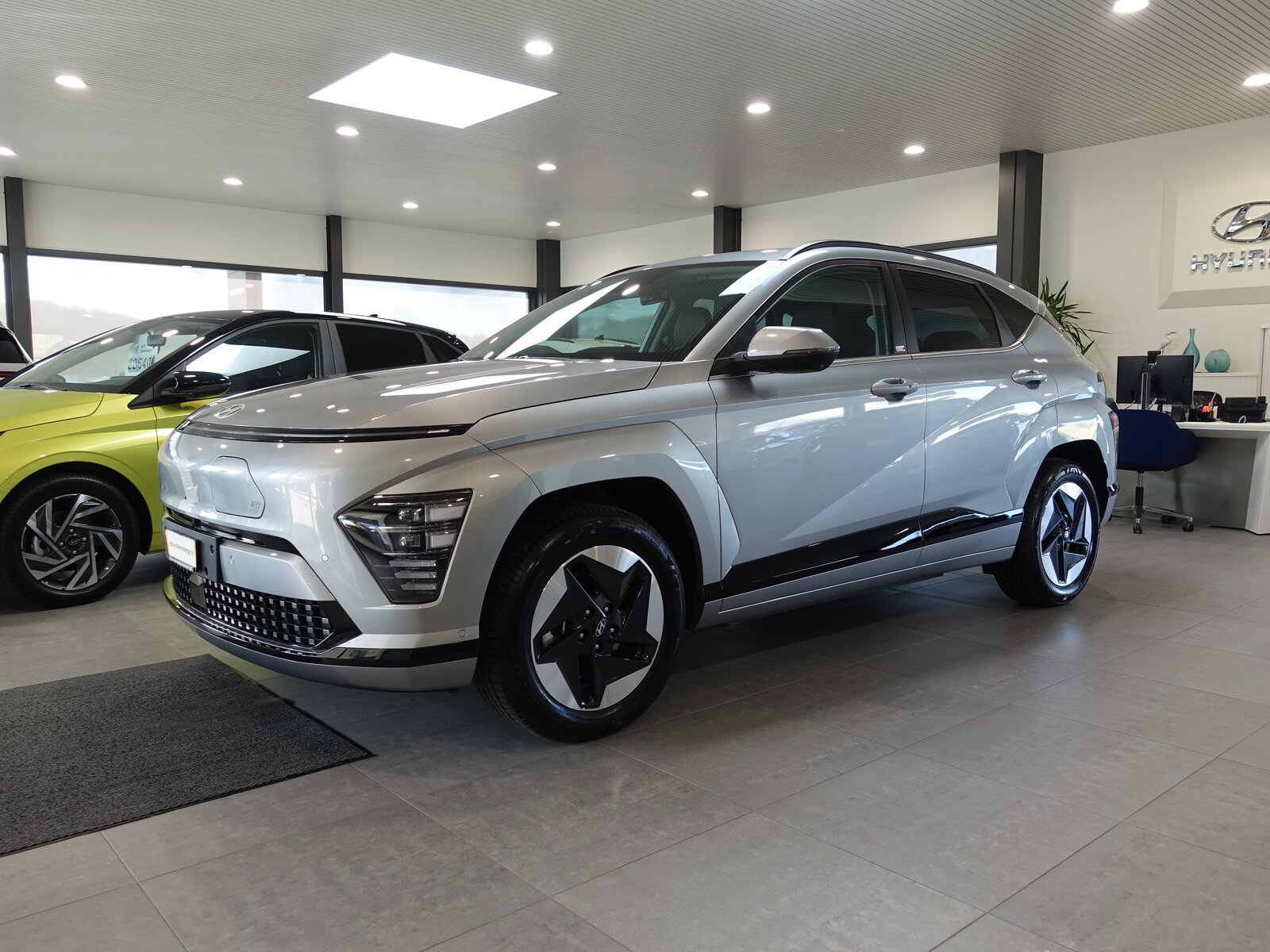 HYUNDAI Kona EV 65.4 kWh Amplia inkl. 4 Aluwinterräder