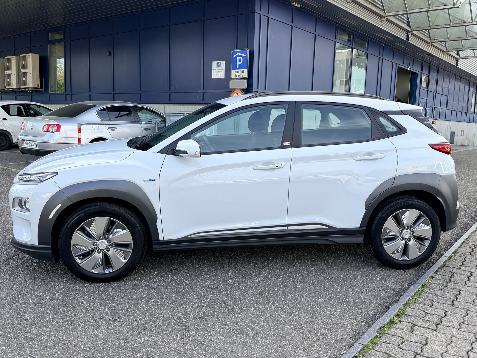 HYUNDAI Kona EV Amplia, Electric, Second hand / Used, Automatic - 6