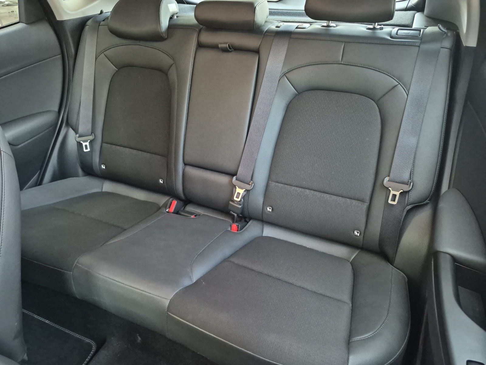 HYUNDAI Kona Electric Amplia, Elektro, Occasion / Gebraucht, Automatik - 7
