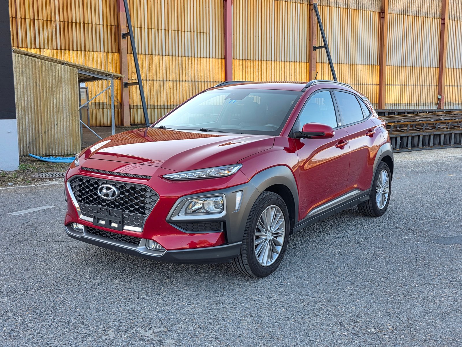 HYUNDAI Kona 1.0 T-GDi Launch Plus 2WD / Neu ab Mfk.