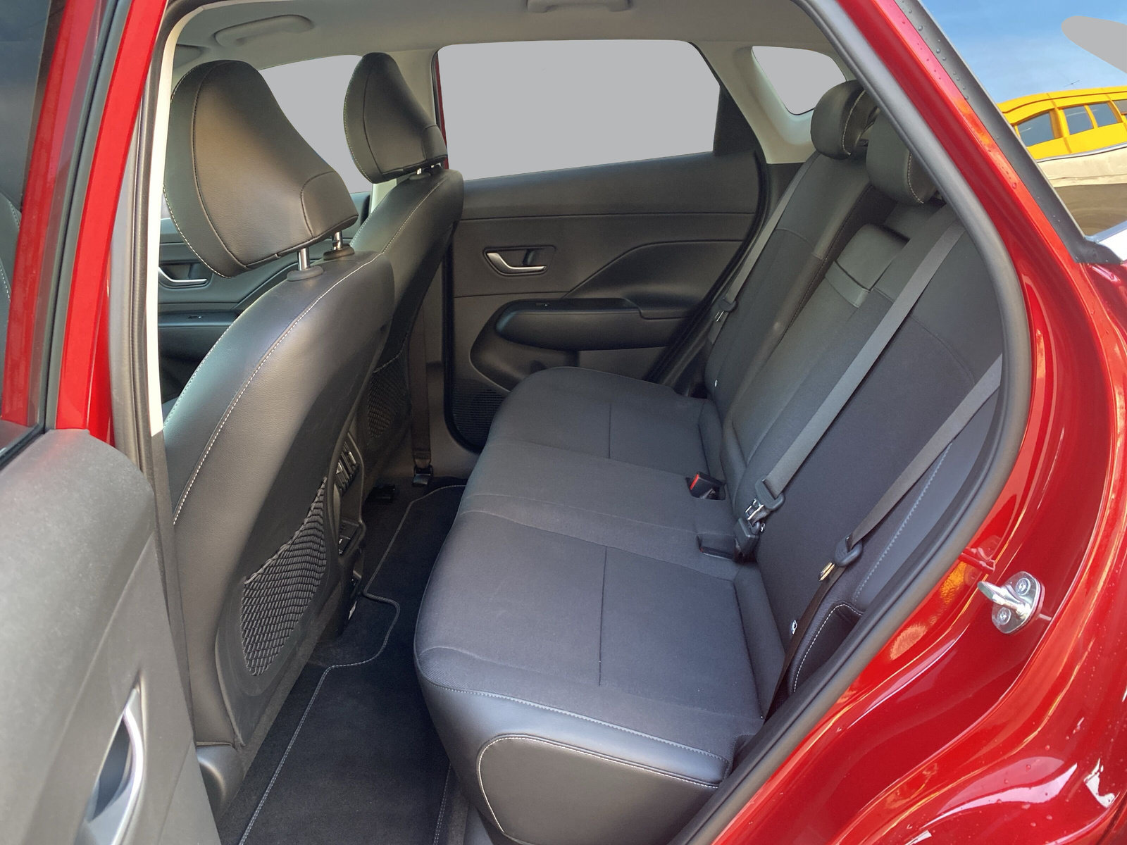 HYUNDAI Kona EV 65.4 kWh Amplia, Elektro, Vorführwagen, Automatik - 6