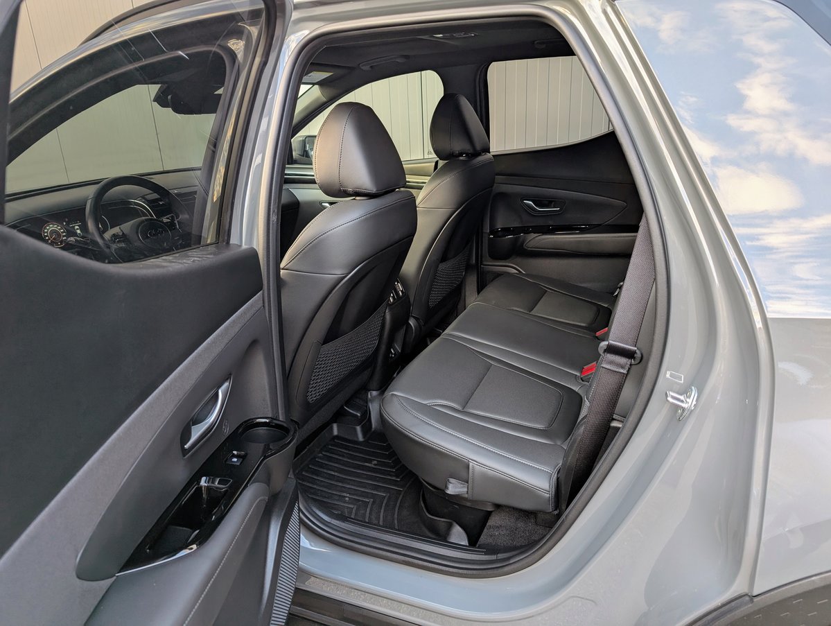 HYUNDAI Santa Cruz 2.5T 4WD, Benzin, Occasion / Gebraucht, Automatik - 7