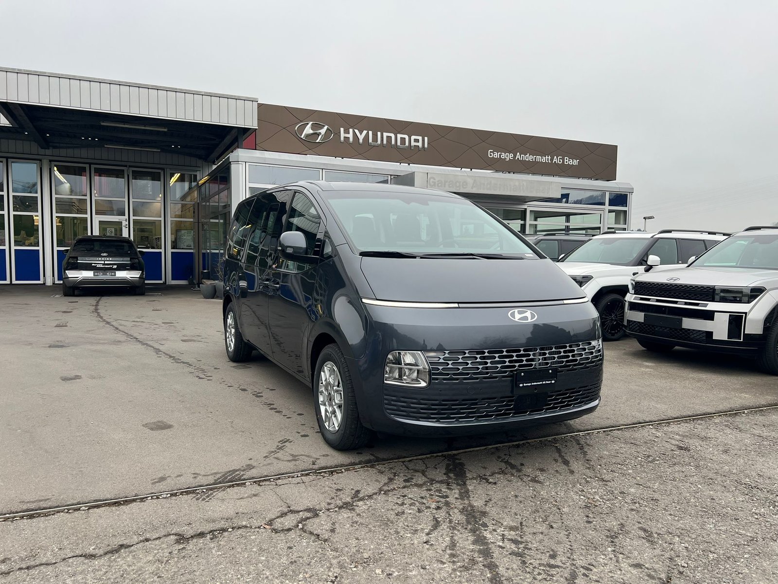 HYUNDAI Staria Wagon 1.6 T-GDi HEV Amplia A