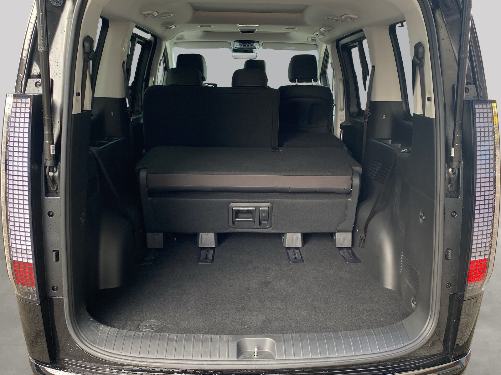 HYUNDAI Staria Wagon 1.6 T-GDi HEV Vertex A, Full-Hybrid Petrol/Electric, New car, Automatic - 7