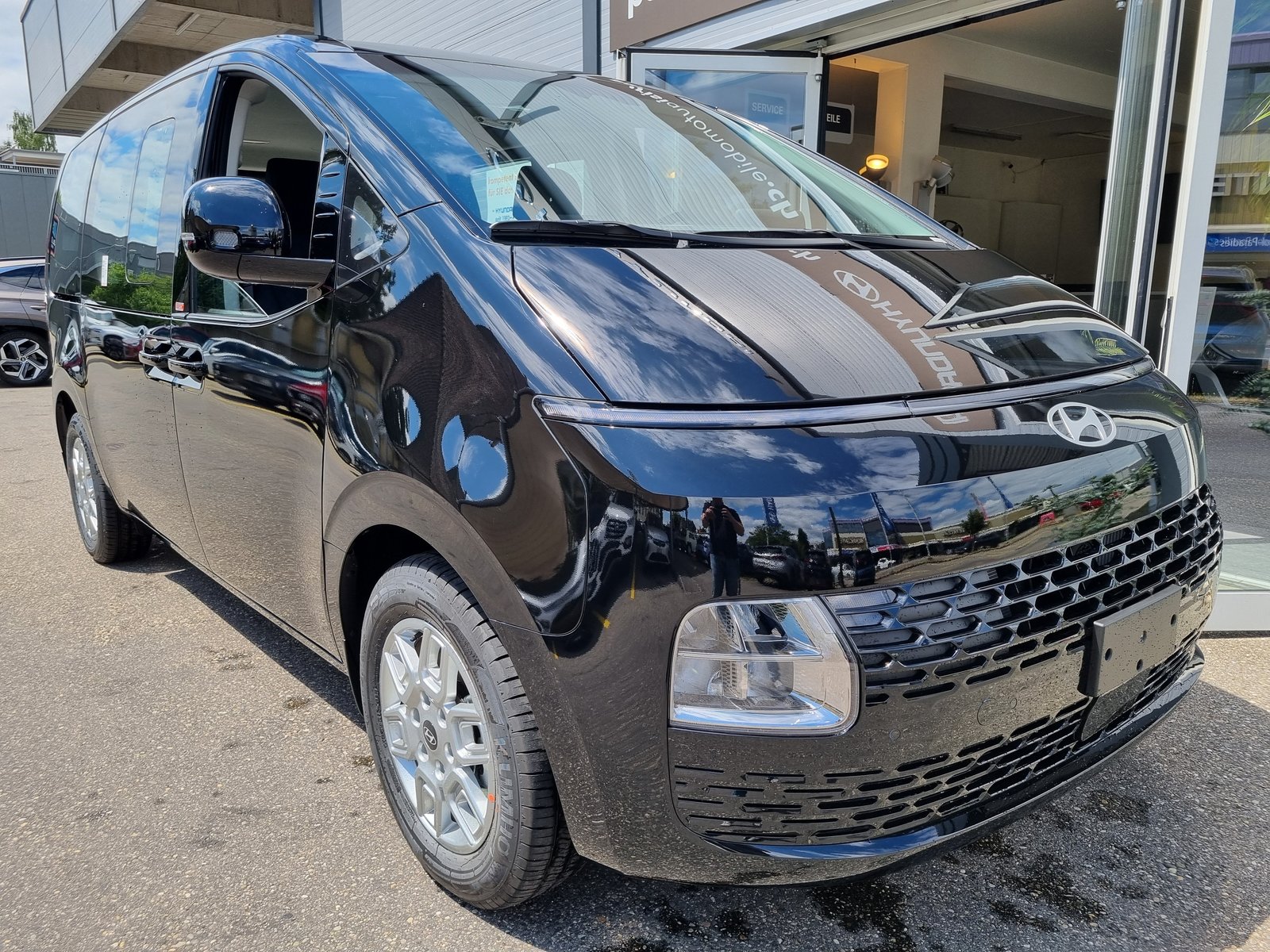 HYUNDAI Staria Wagon 1.6 T-GDi HEV Amplia A