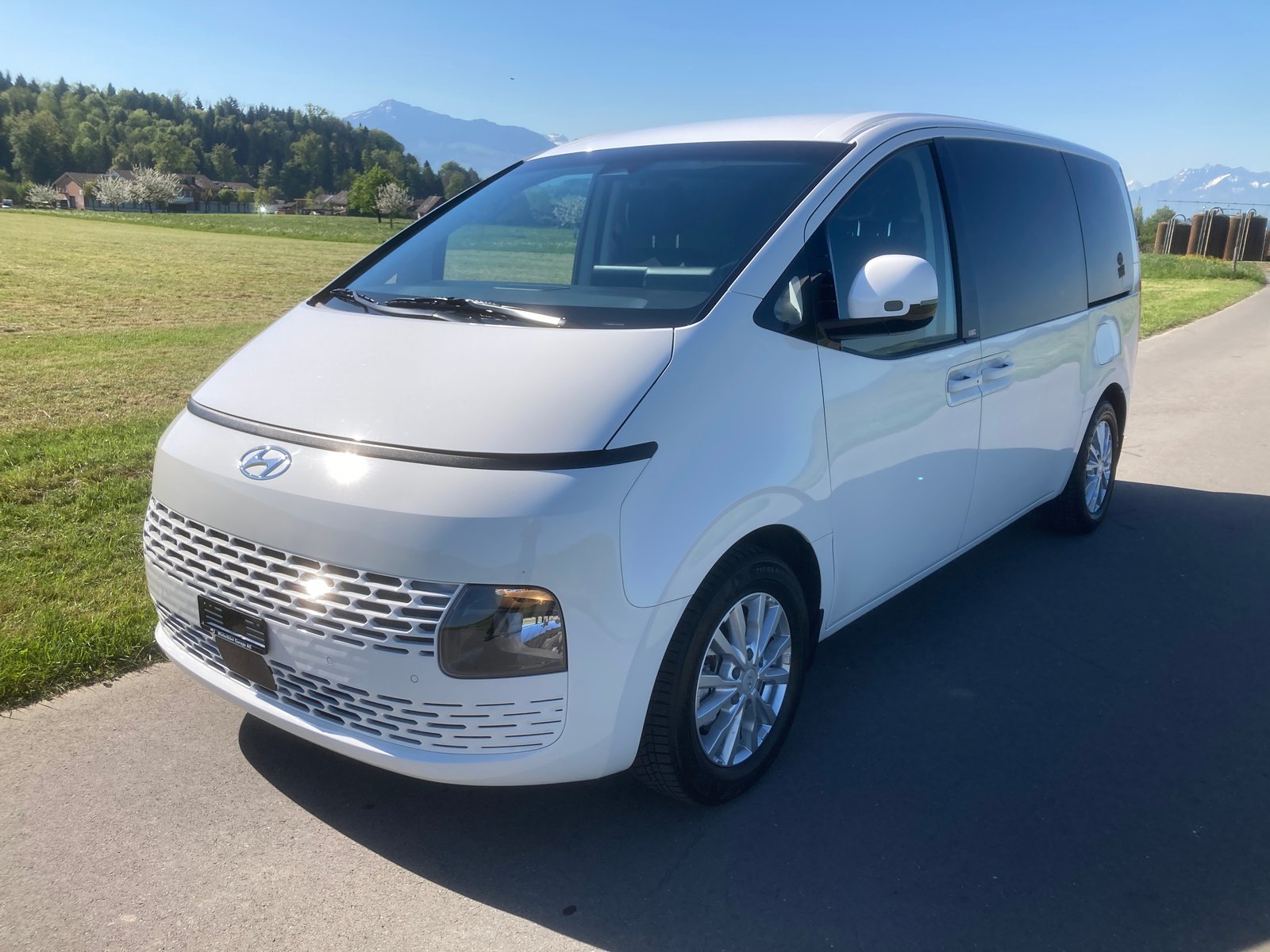 HYUNDAI Staria Premium 2.2 CRDi Amplia 4WD A 9 Sitzer mit An