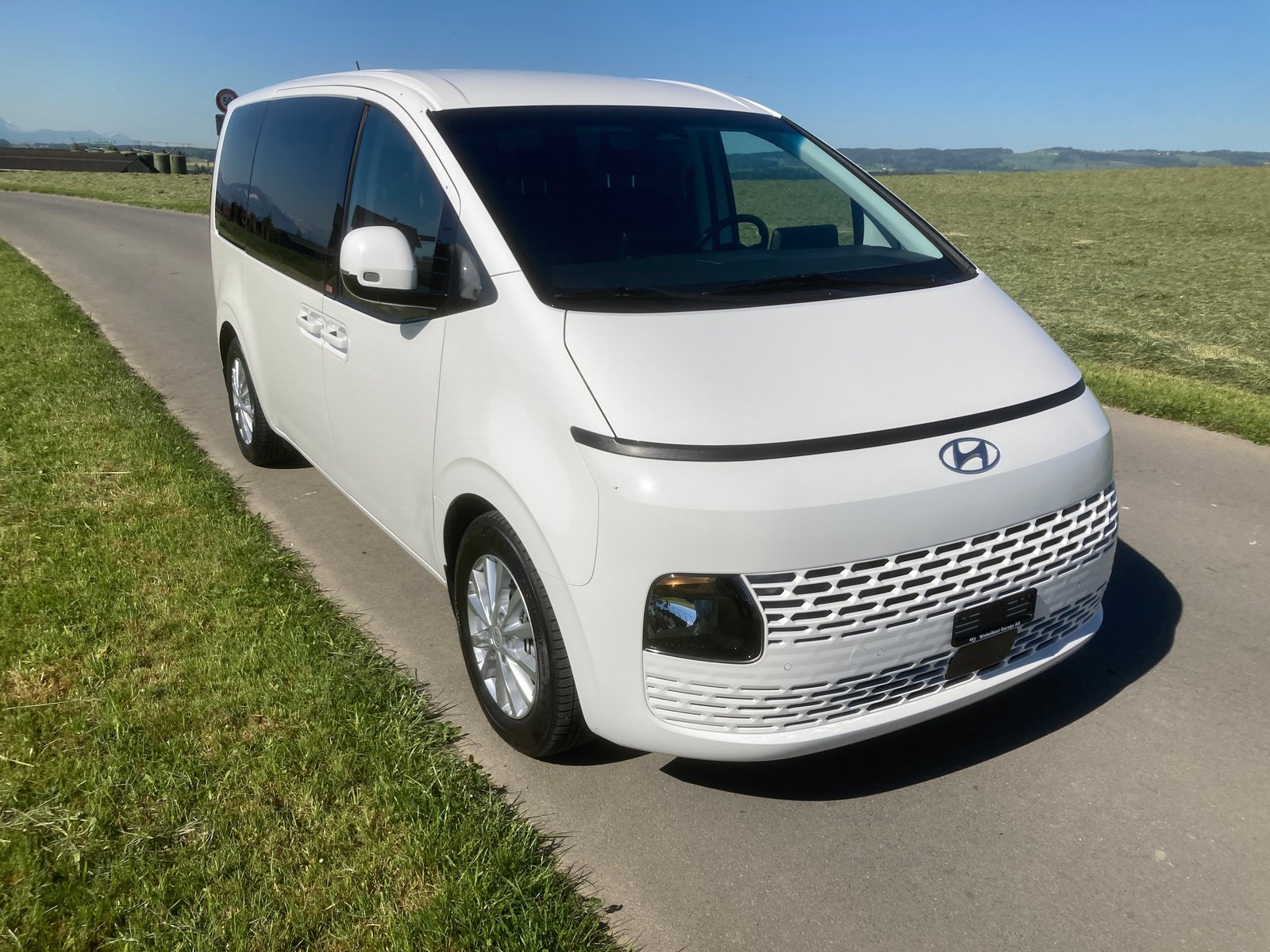 HYUNDAI Staria Premium 2.2 CRDi Amplia 4WD A 9 Sitzer mit An, Diesel, Second hand / Used, Automatic - 2